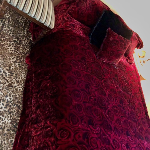 Victoria’s Secret QUEEN Size Sheets & Dust Ruffle - Picture 12 of 12